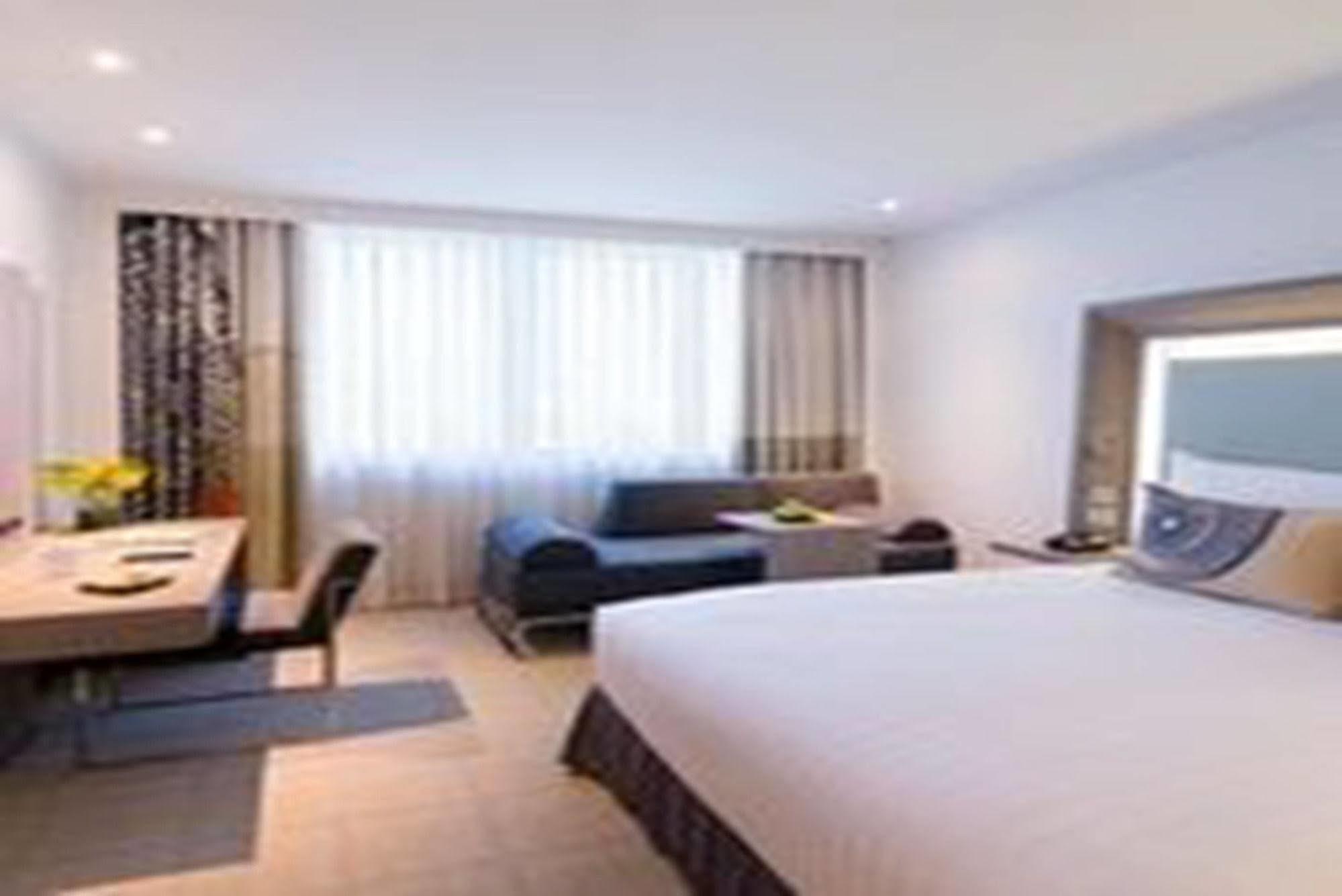 Novotel Bangna Отель